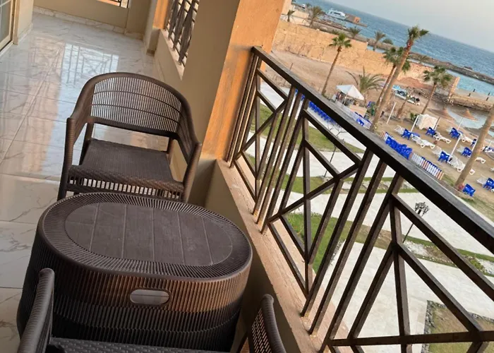 Beachfront Sea & Pool View - Juliana - D116 Resort *