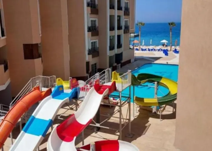 Beachfront Sea & Pool View - Juliana - D116
