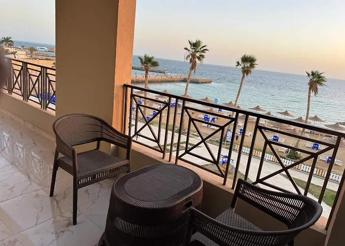 Beachfront Sea & Pool View - Juliana - D116 Resort
