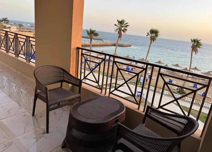 Resort Beachfront Sea & Pool View - Juliana - D116 *