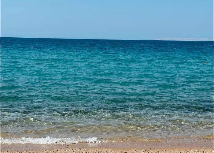 Beachfront Sea & Pool View - Juliana - D116